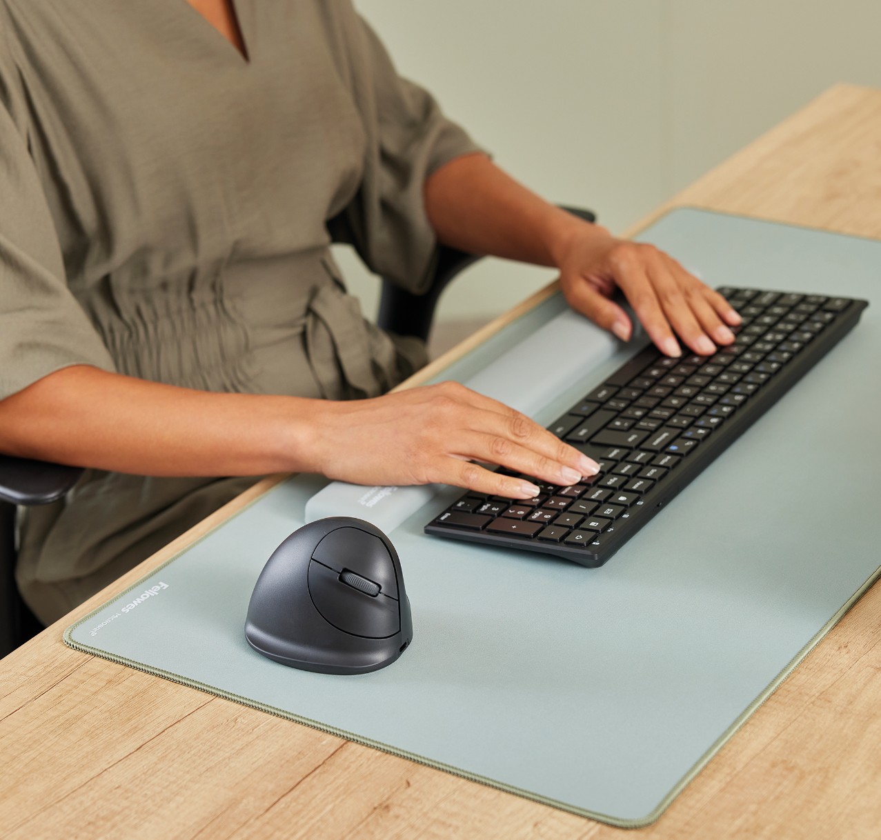 Ergonomiczna pionowa mysz Breyta Fellowes